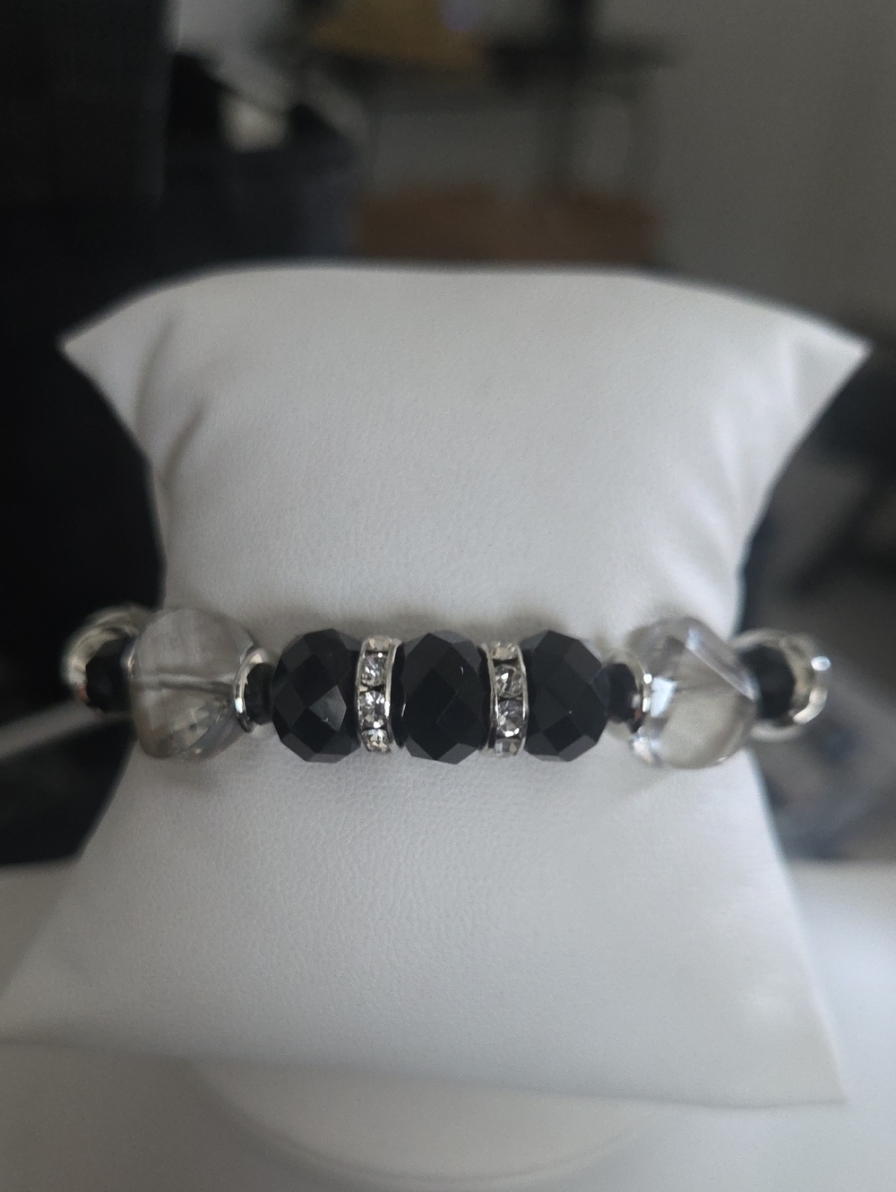 Paparazzi Treat Yourself Black Bracelet NWT - Picture 2 of 5